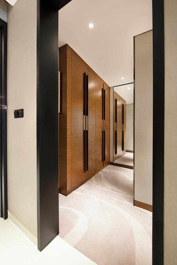 Asiana Grand Hotel Dubai Luaran gambar A walk-in wardrobe