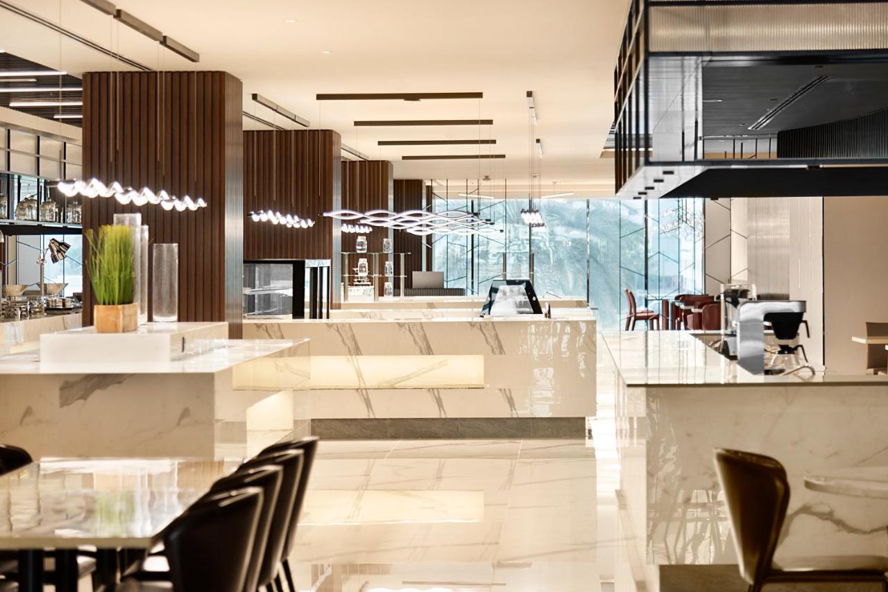 Asiana Grand Hotel Dubai Luaran gambar The lounge at the airport