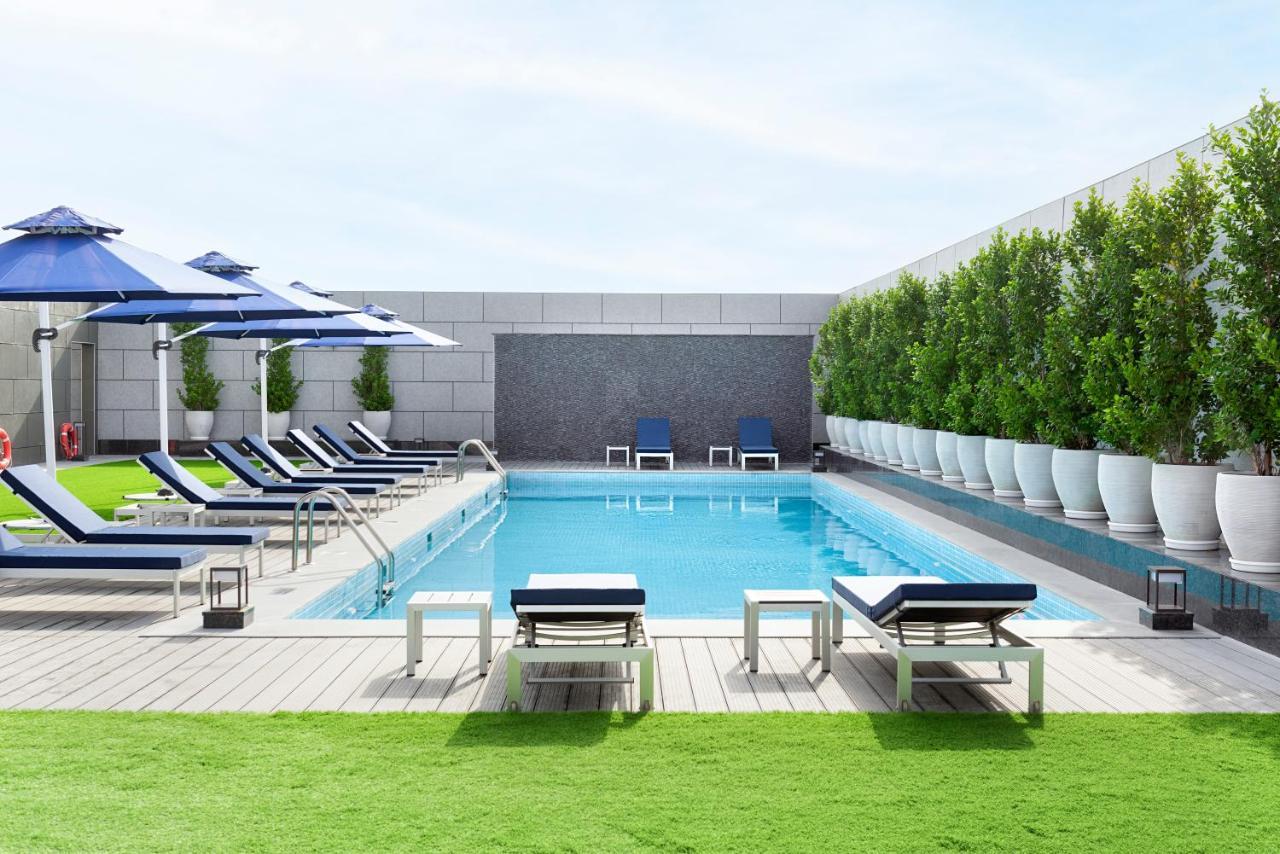 Asiana Grand Hotel Dubai Luaran gambar The swimming pool at the hotel