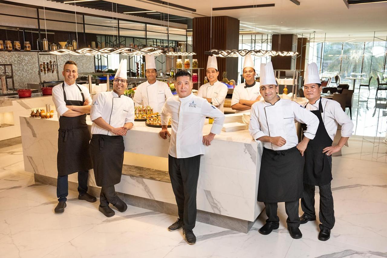 Asiana Grand Hotel Dubai Luaran gambar Culinary team at the Conrad Dubai